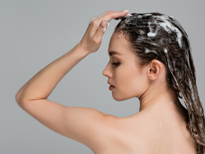 Трихологиня назвала п'ять помилок у догляді за волоссям