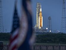 NASA запустило до Місяця найпотужнішу ракету в історії. У межах місії на супутнику збираються створити постійну базу