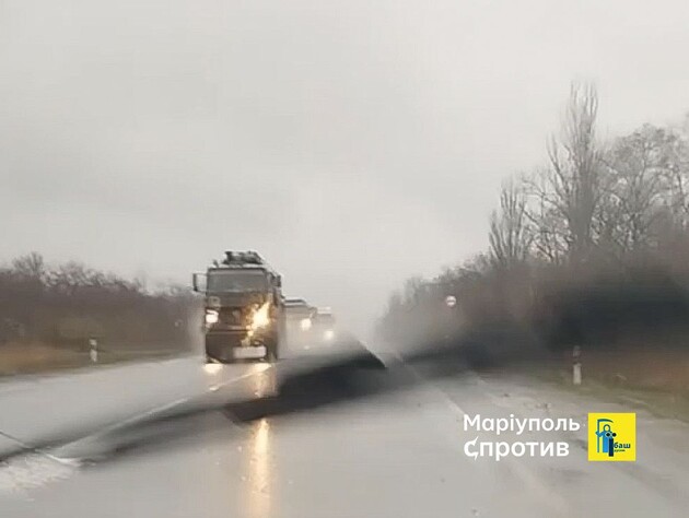 Оккупанты перебрасывают в Мариуполь технику с новой маркировкой и придумали знак отличия для штурмовиков – Андрющенко