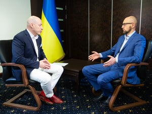 Ударит ли Украина американским оружием по России, чего Путин добился от Си Цзиньпина, покушение на Фицо. Стрим Гордона с Яценюком. Трансляция