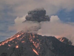 У Японії почалося виверження вулкана Сакурадзіма. Відео