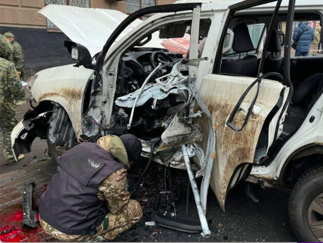 В Донецке взорвался джип экс-начальника колонии в Оленовке. СМИ пишут, что он убит